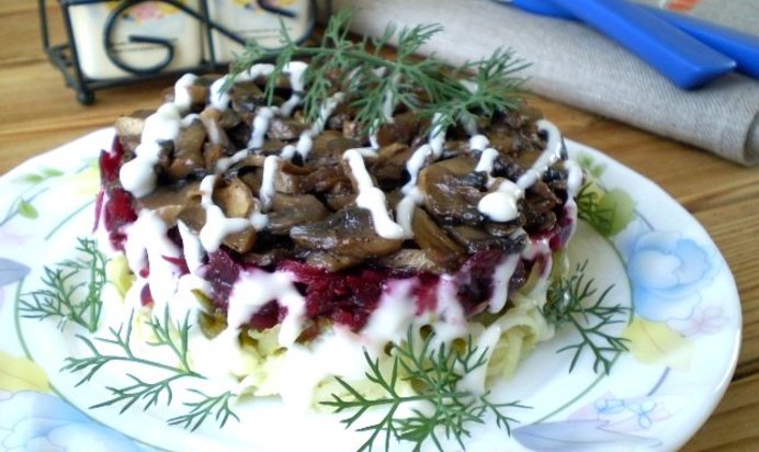 Салат с грибами слоями