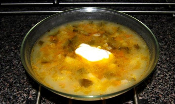 Рассольник с перловкой и почками