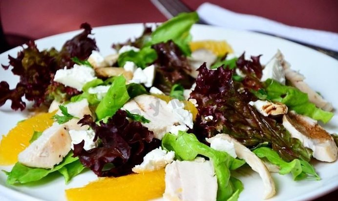 Салат с курицей и апельсинами