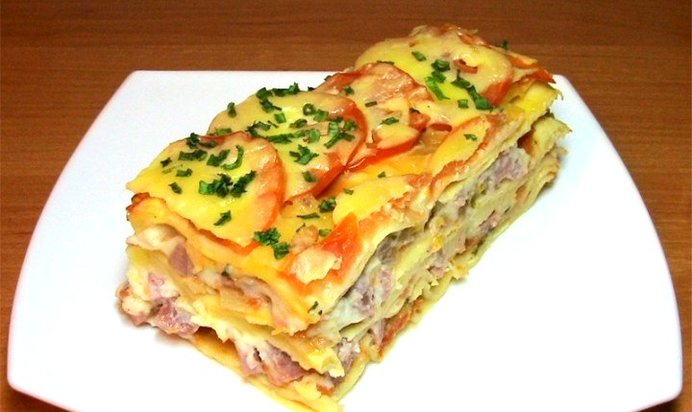 Лазанья с помидорами, сыром и ветчиной