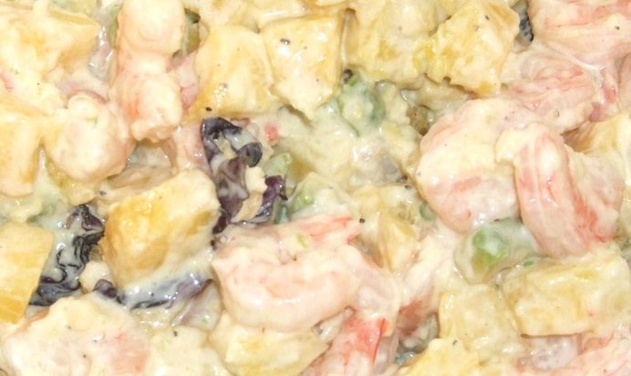 Салат из королевских креветок с ананасом и пармезаном