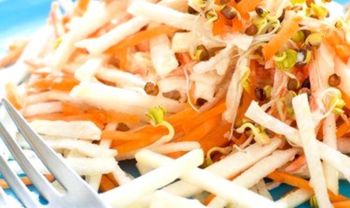 Свежий салат из пекинской капусты и джикамы