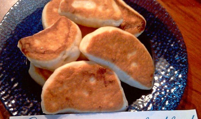 Пирожки с яблочным повидлом
