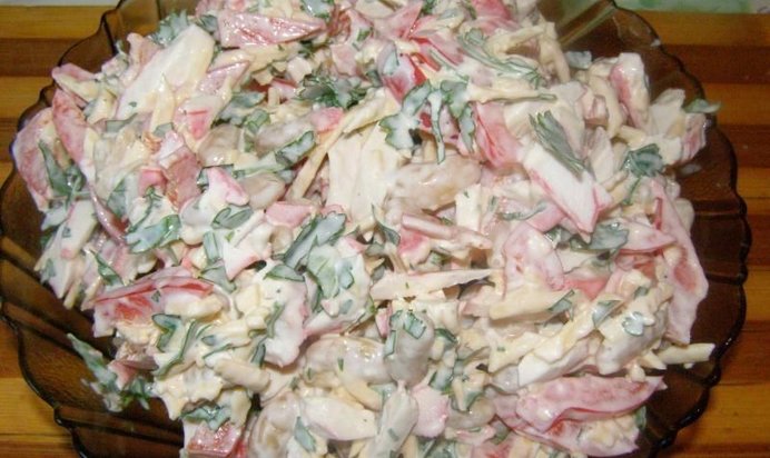 Крабовый салат с фасолью петрушкой и майонезом