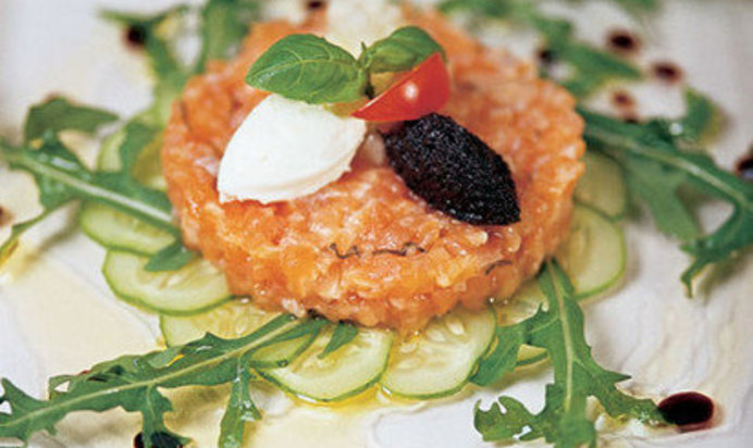 Тартар из лосося с имбирем