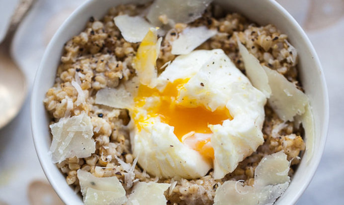 Пшенная каша с яйцом пашот