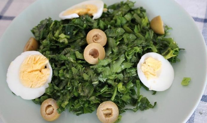 Салат из шпината и щавеля