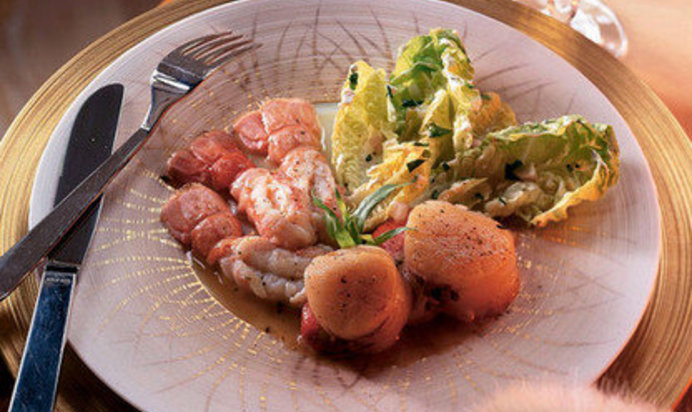 Морепродукты с салатом