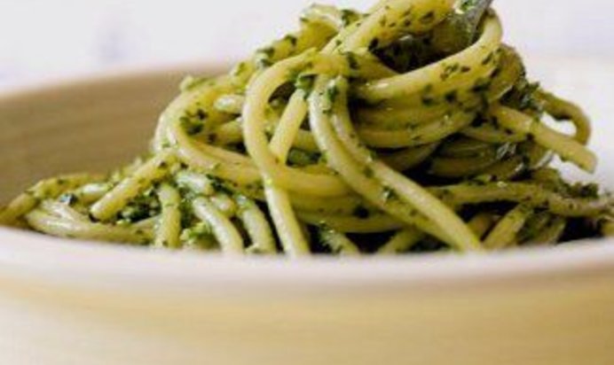 Крапивное песто с макаронами