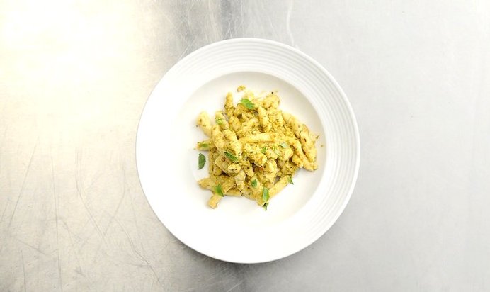 Домашняя паста бузиате с песто алла трапанезе