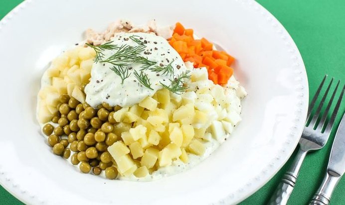 Оливье с яблоком