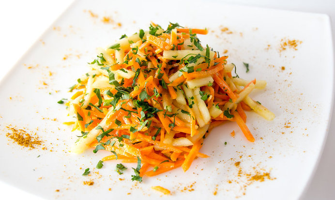 Салат из моркови с грушей