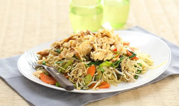 Лапша с омлетом по-китайски