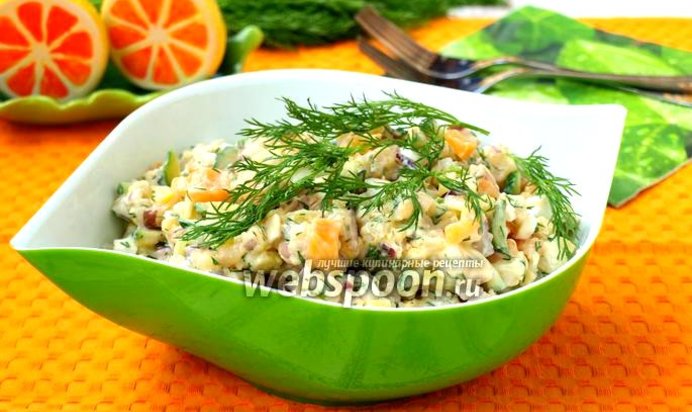 Салат с копчёным кальмаром