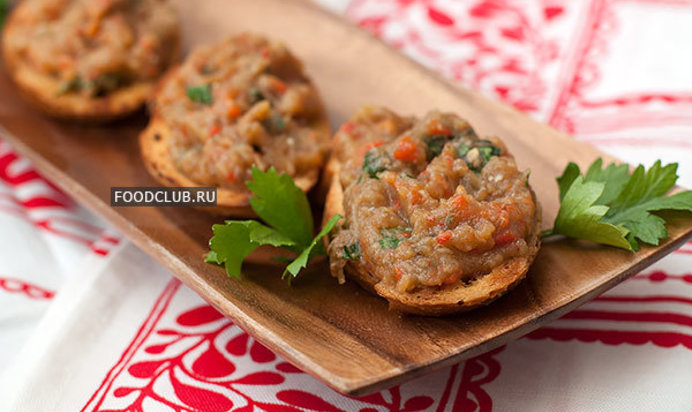 Брускетта с запеченным баклажаном