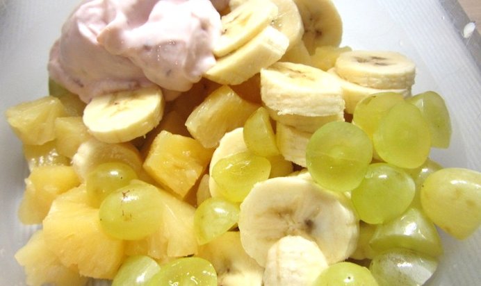 Фруктовый салат с пломбиром