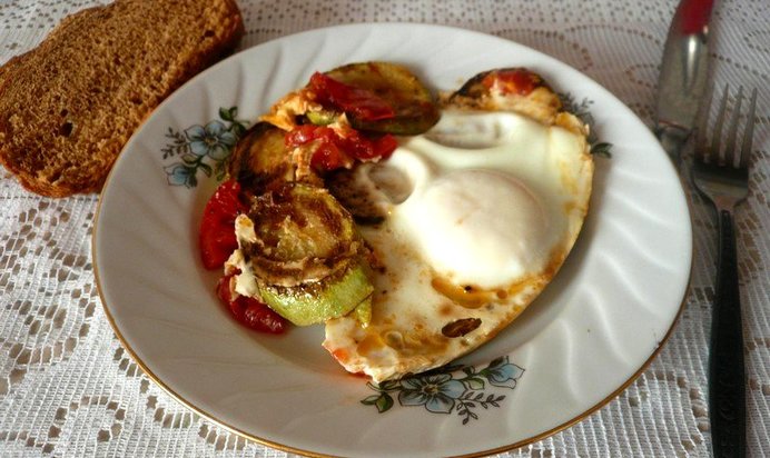 Яичница летняя