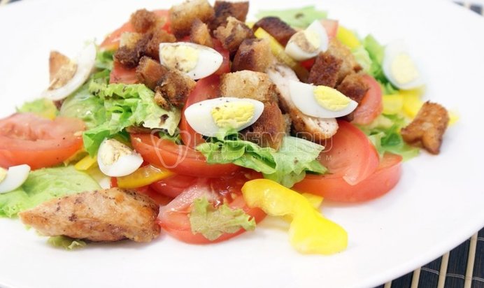 Салат с перепелиными яйцами