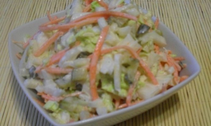 Салат из пекинской капусты с корнишонами