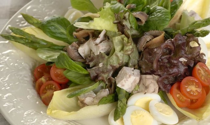 Салат из мозгов с анчоусами