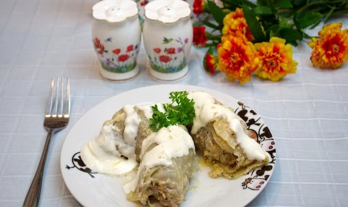 Голубцы под сметанным соусом