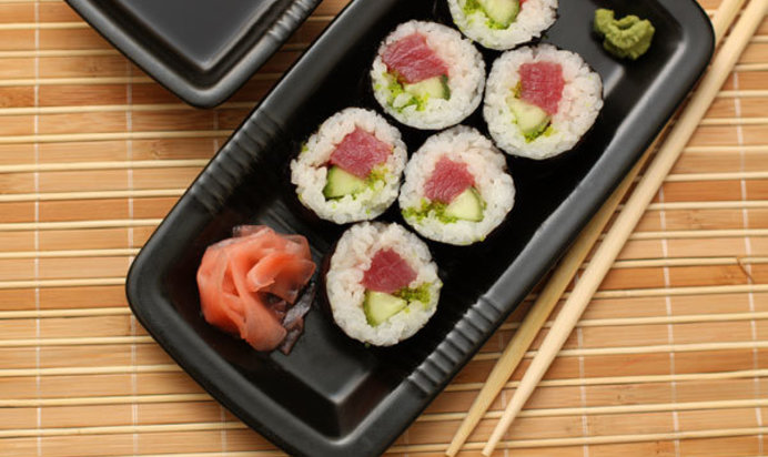 Роллы с тунцом и огурцом