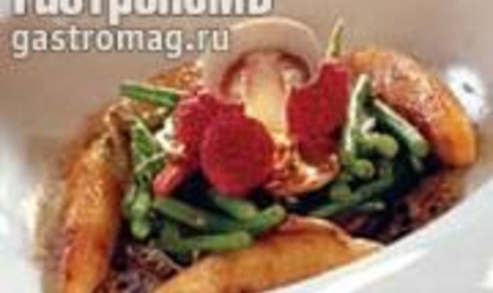 Теплый салат с грушей и зеленой фасолью