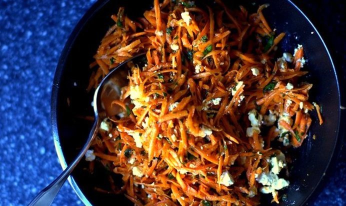 Салат из морковки с чесноком