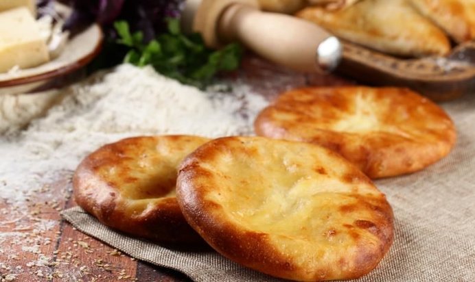 Хачапури с сыром сулугуни
