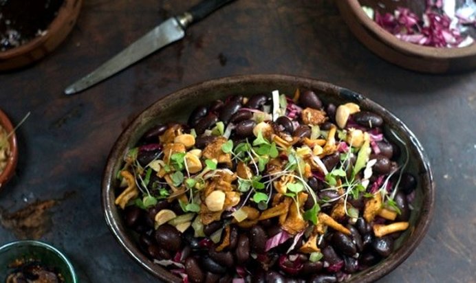 Салат с бобами и грибами