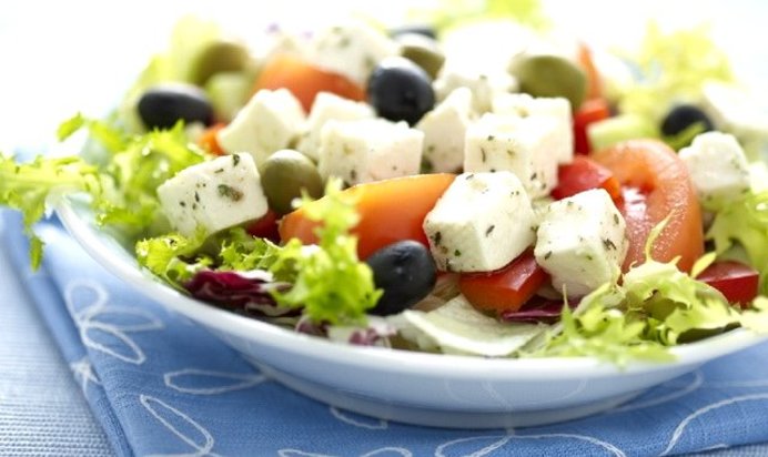 Салат греческий с маслинами