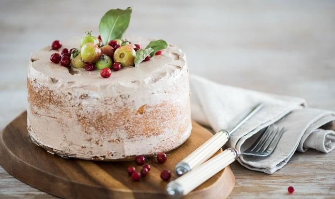 Шарлотка с нежным кремом