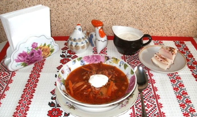 Борщ с салом