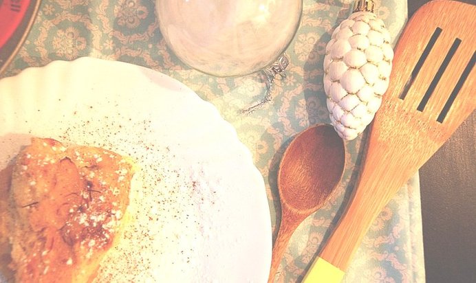 Хлебная шарлотка с персиками