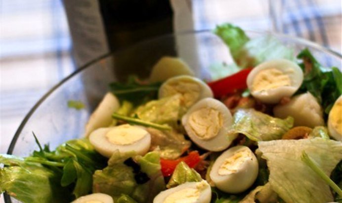 Салат с тунцом и рукколой