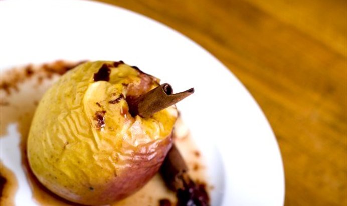 Яблоки с корицей