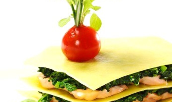 Лазанья из лосося, креветок и шпината