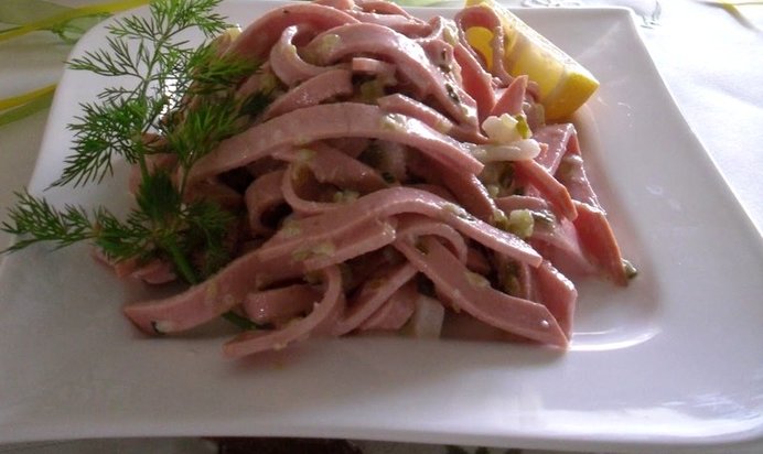 Немецкий колбасный салат