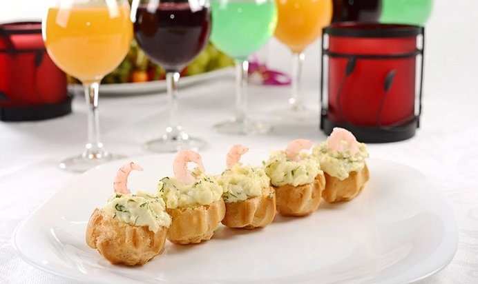 Салат в профитролях