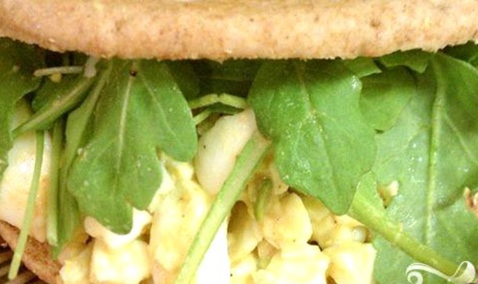 Яичный салат на завтрак