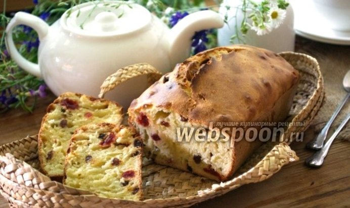 Кекс на кефире с изюмом и сушёной вишней