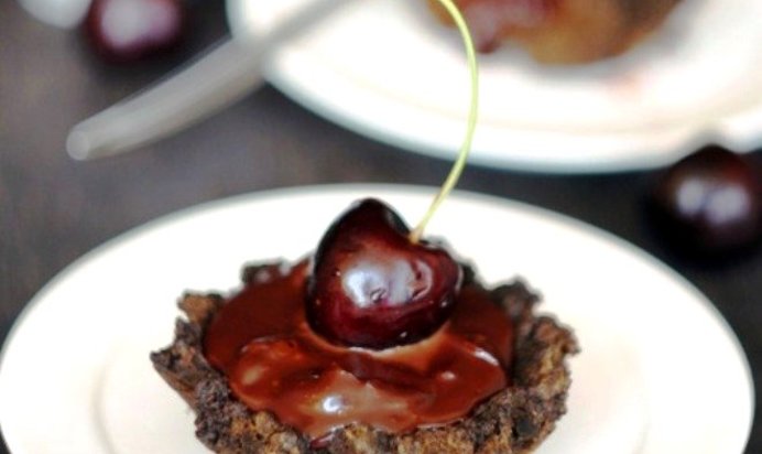 Шоколадно-вишневые пирожные