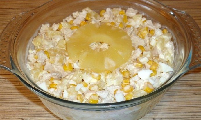 Салат из ананасов и курицы