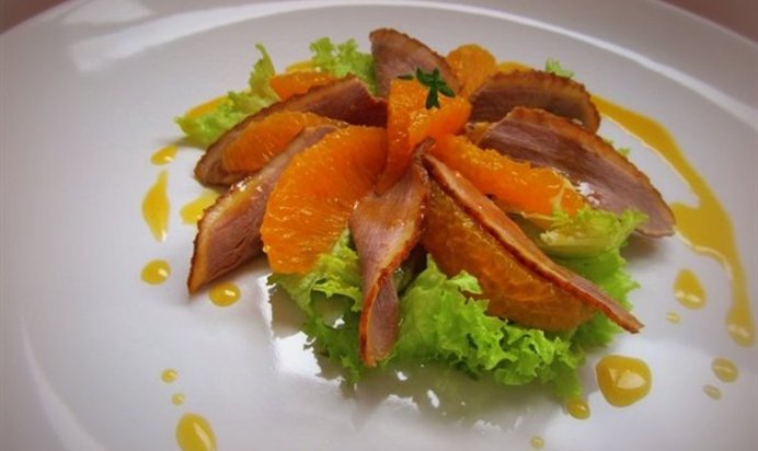 Салат с апельсином и утиной грудкой