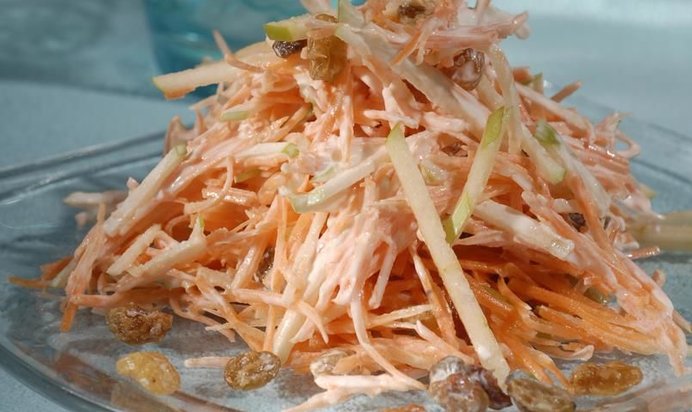 Салат из моркови с яблоком