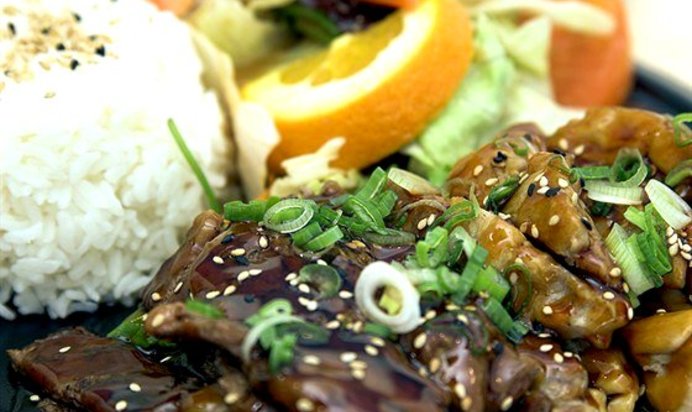 Говядина терияки с огуречным салатом