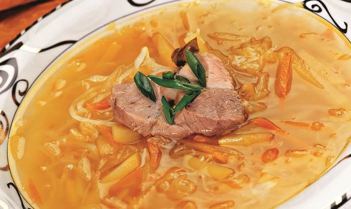 Щи из кислой капусты со свининой