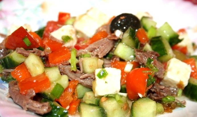 Салат греческий с мясом