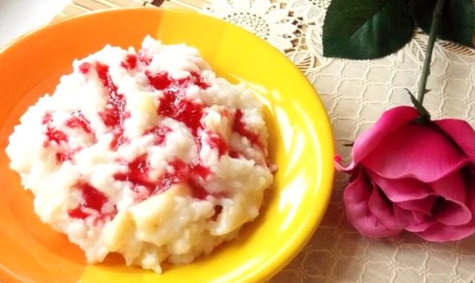 Рисовая каша с яблоками