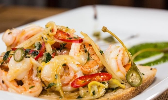 Брускетта с креветками